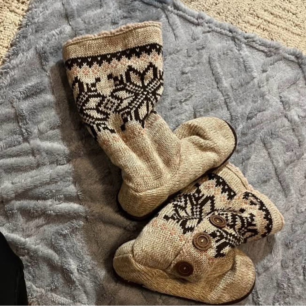Muk Luks Beige and Black Knit Socks
